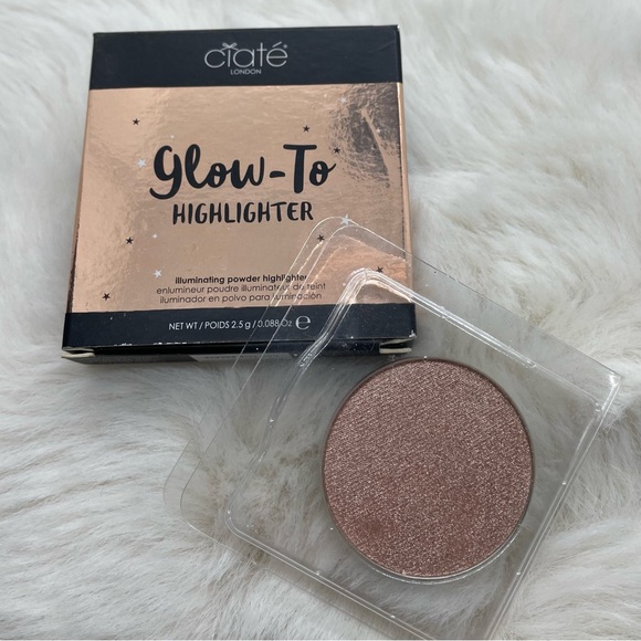 Ciaté glow-to illuminating powder highlighter - Picture 1 of 2